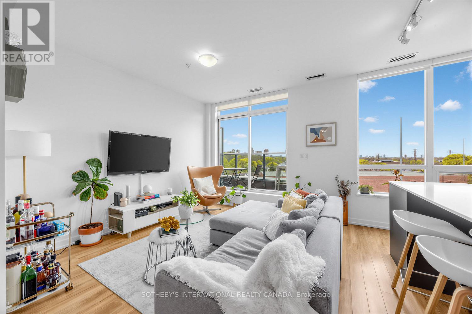 #714 377 MADISON AVENUE - 22