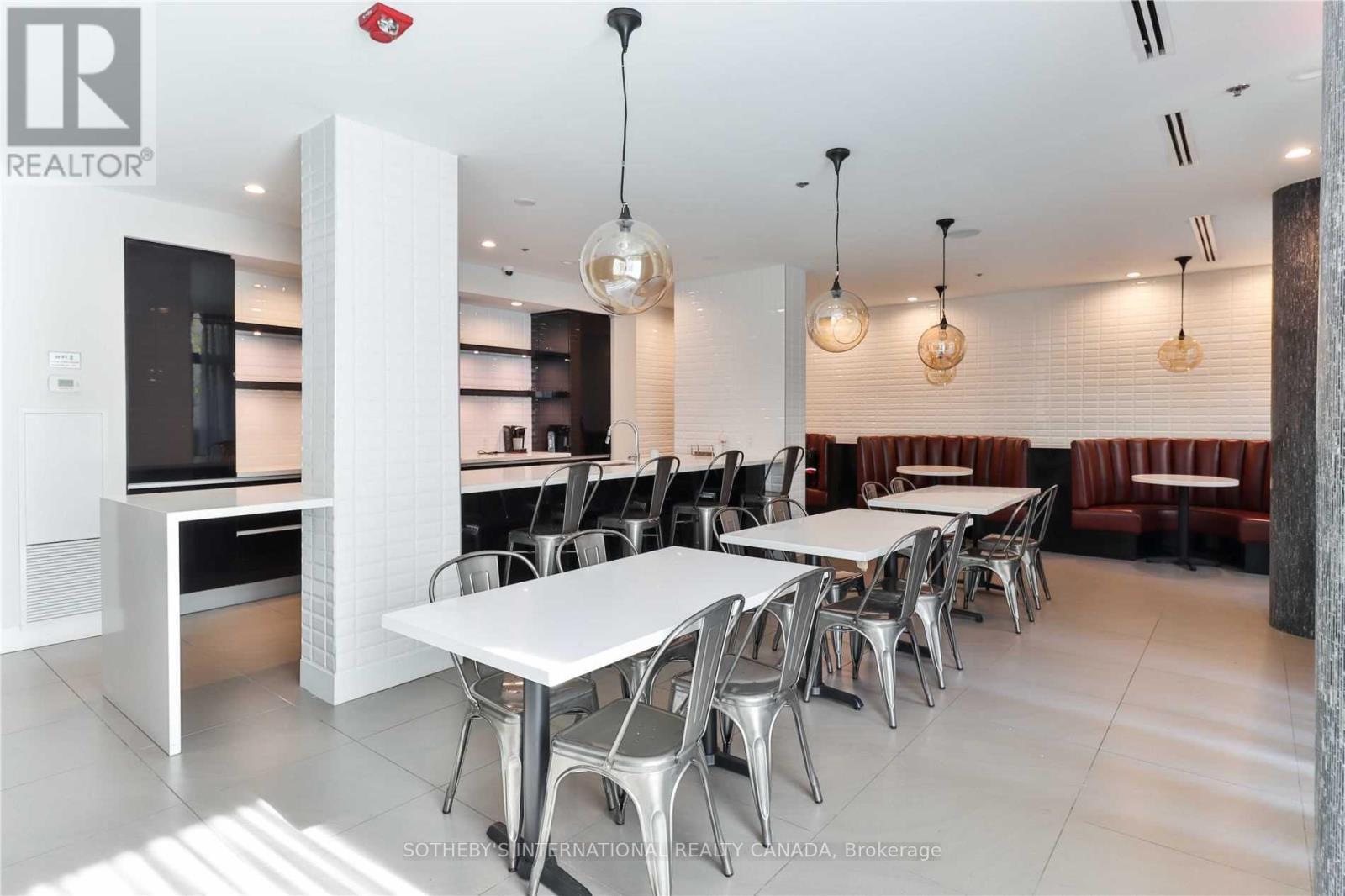 #714 377 MADISON AVENUE - 26