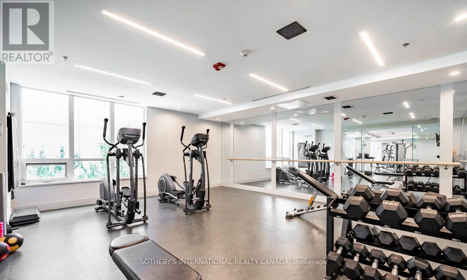 #714 377 MADISON AVENUE - 27