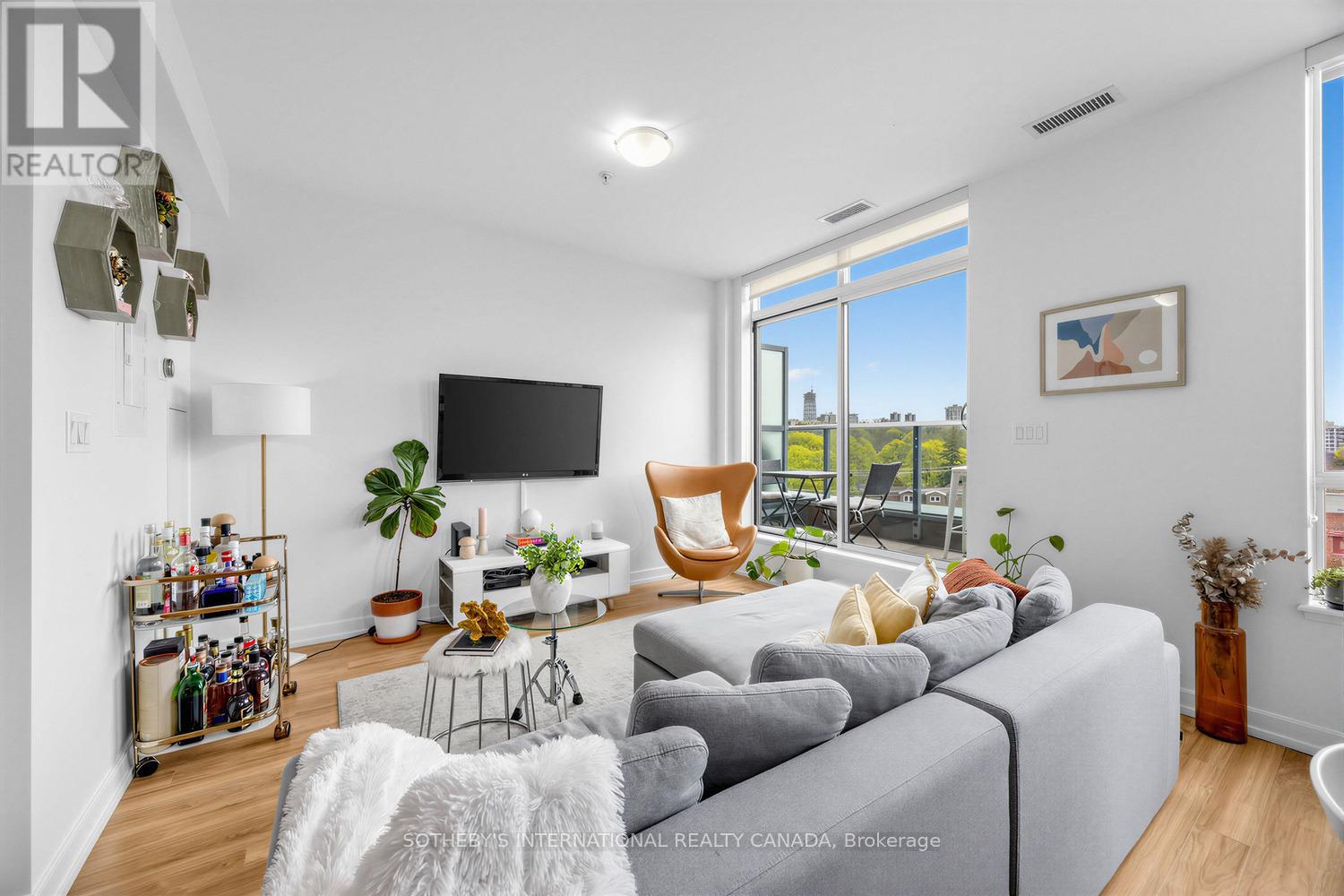 #714 377 MADISON AVENUE - 3