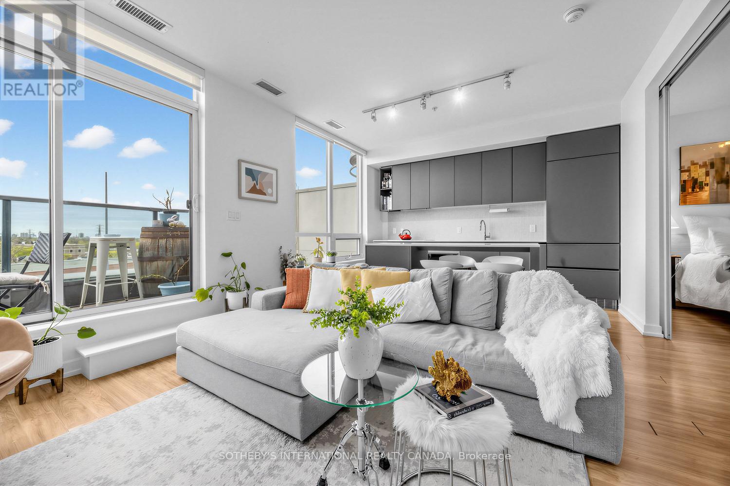 #714 377 MADISON AVENUE - 4