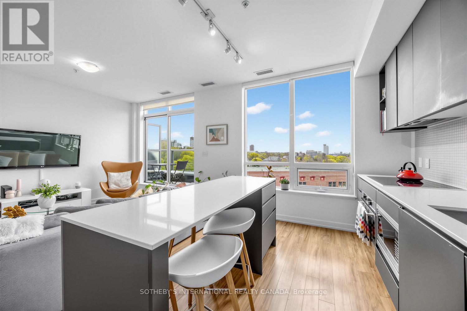 #714 377 MADISON AVENUE - 5