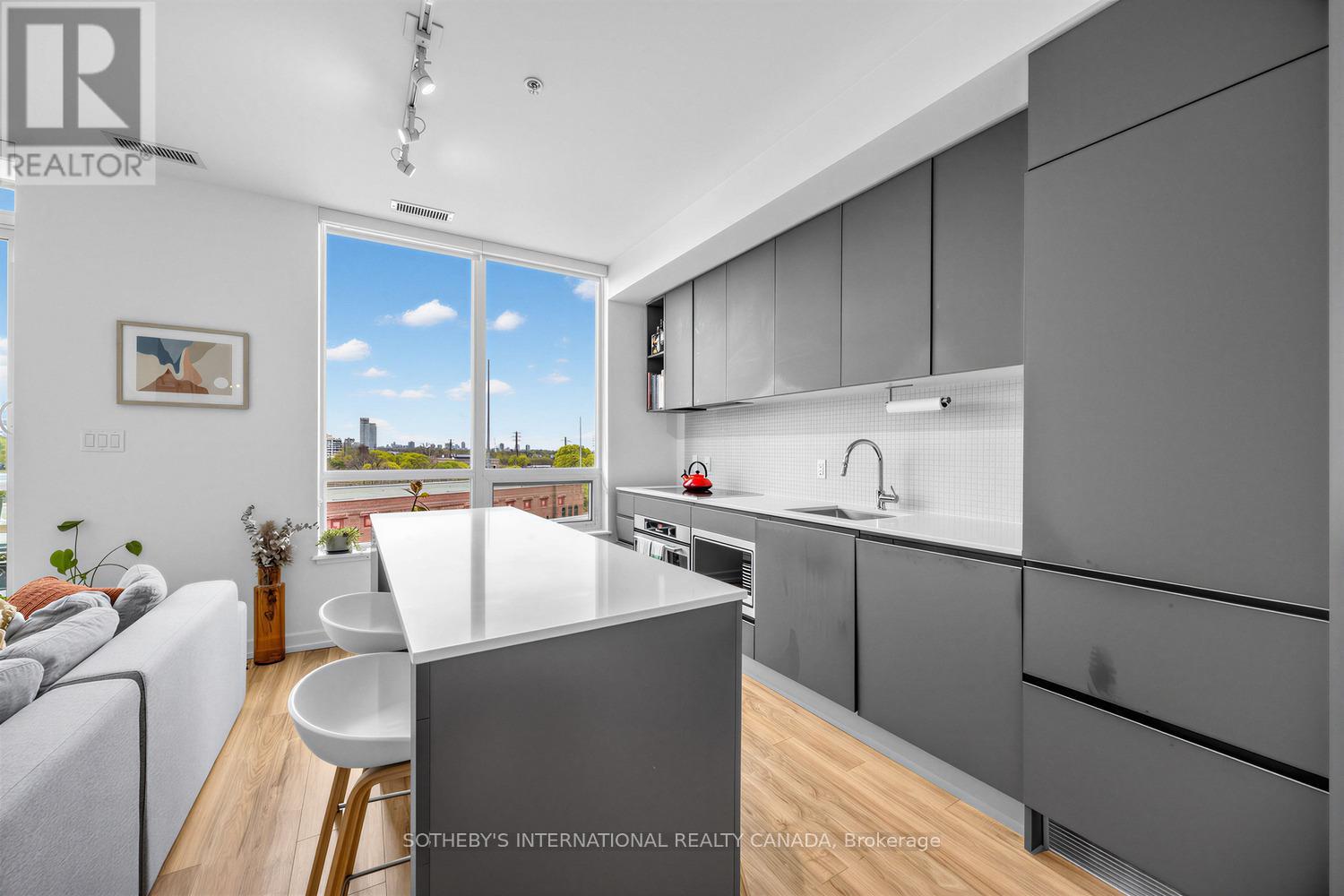 #714 377 MADISON AVENUE - 6