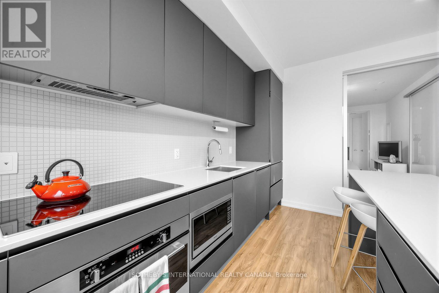 #714 377 MADISON AVENUE - 8