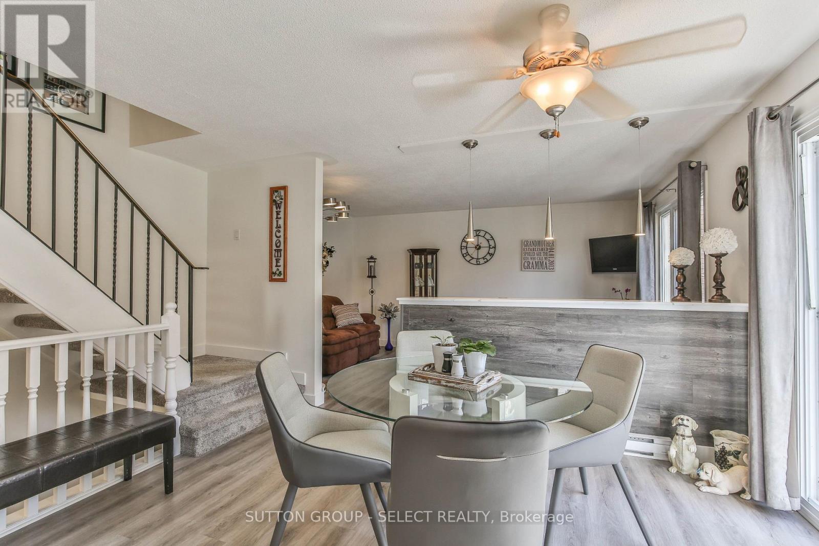 #226 230 CLARKE ROAD - 12