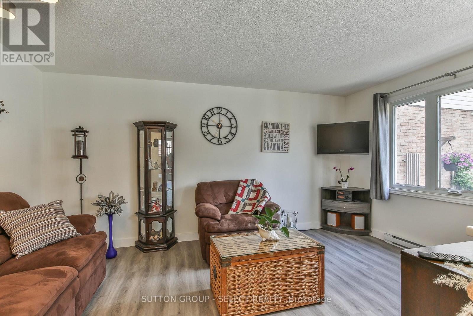 #226 230 CLARKE ROAD - 13