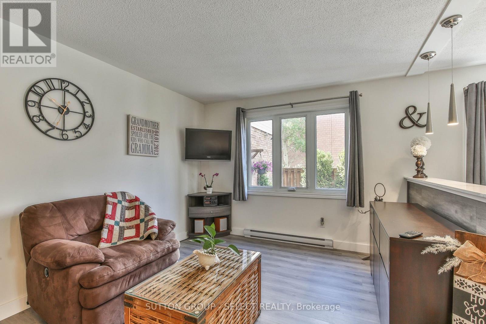 #226 230 CLARKE ROAD - 14