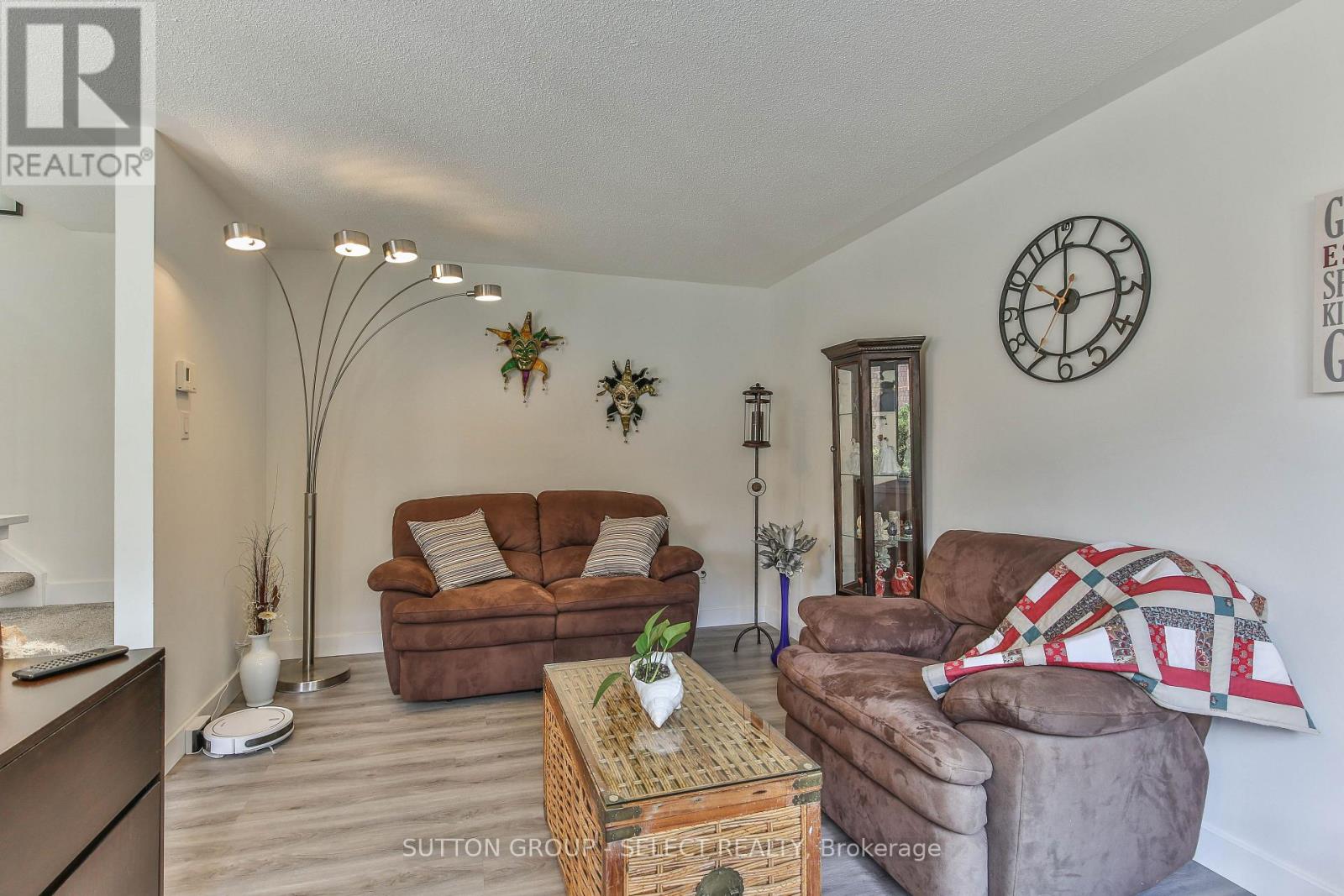 #226 230 CLARKE ROAD - 16