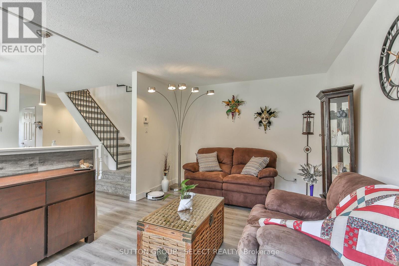 #226 230 CLARKE ROAD - 17