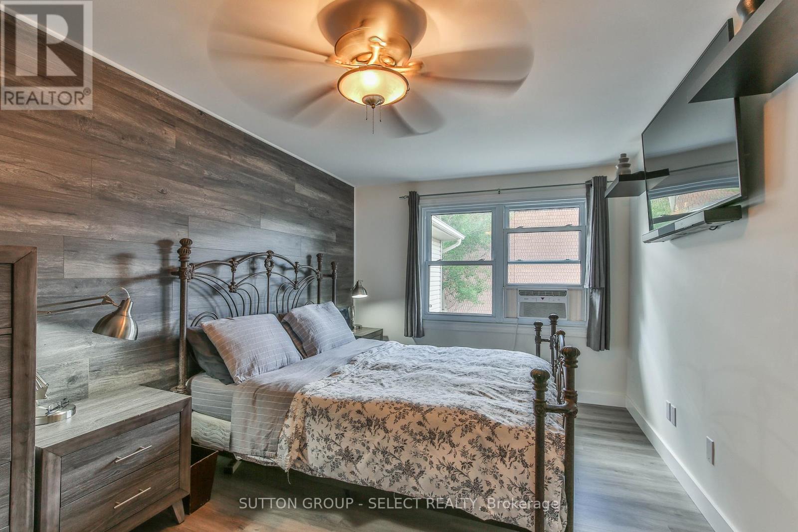 #226 230 CLARKE ROAD - 19