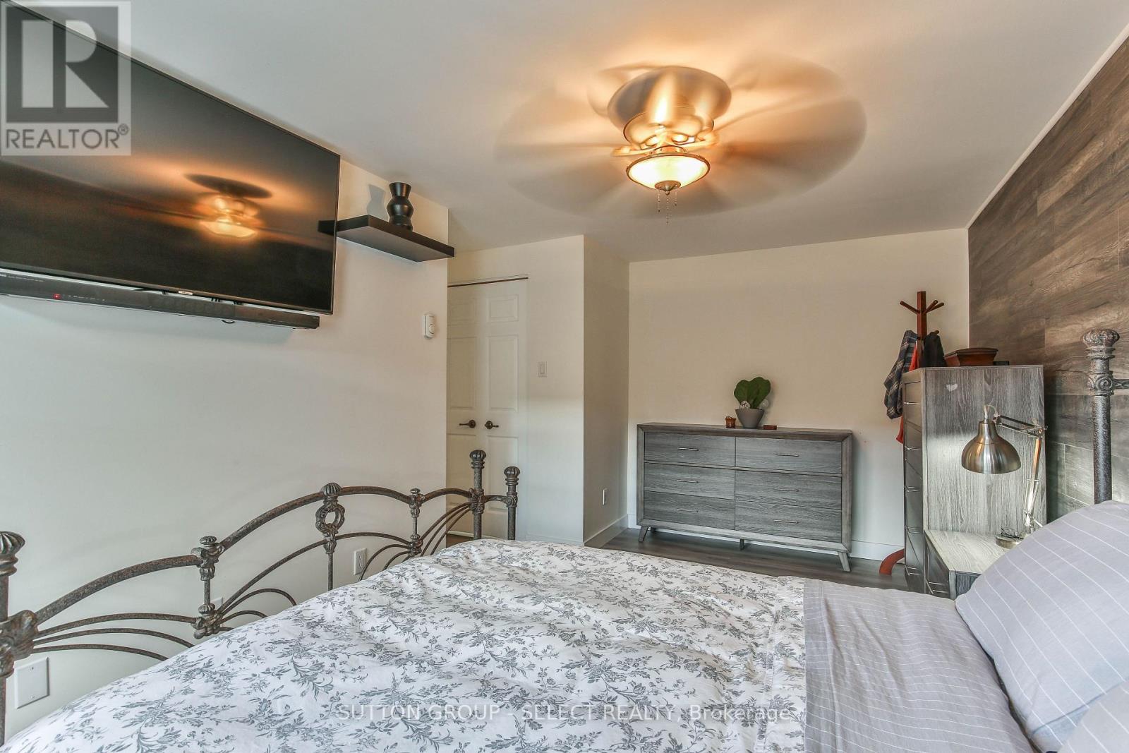 #226 230 CLARKE ROAD - 21