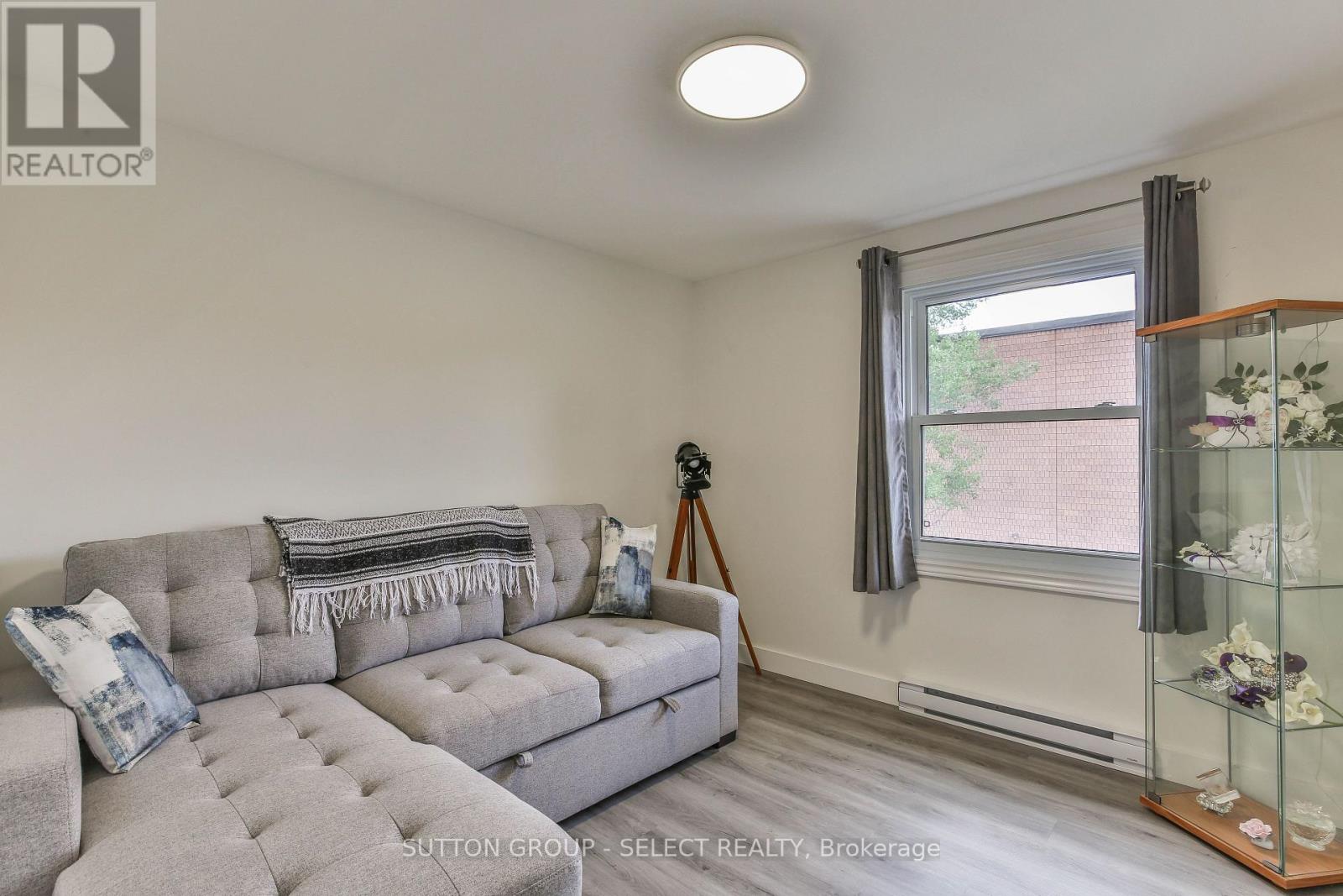 #226 230 CLARKE ROAD - 24