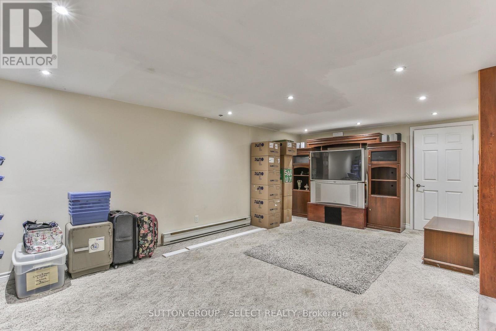 #226 230 CLARKE ROAD - 29