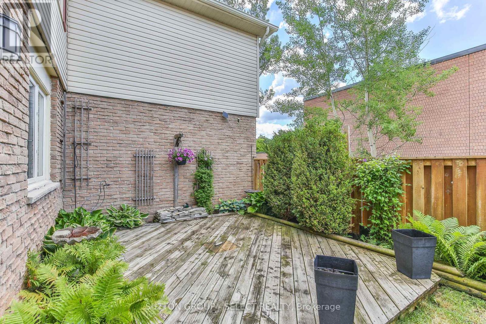 #226 230 CLARKE ROAD - 32