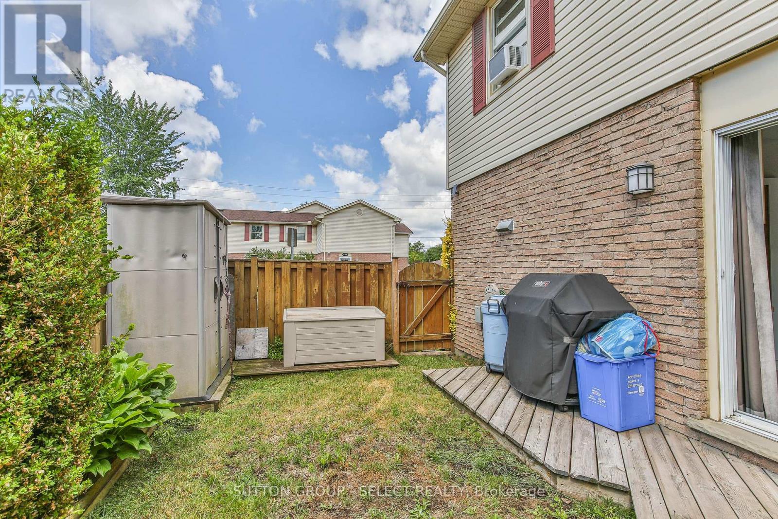 #226 230 CLARKE ROAD - 34