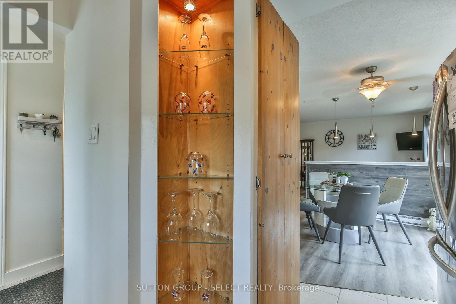 #226 230 CLARKE ROAD - 8