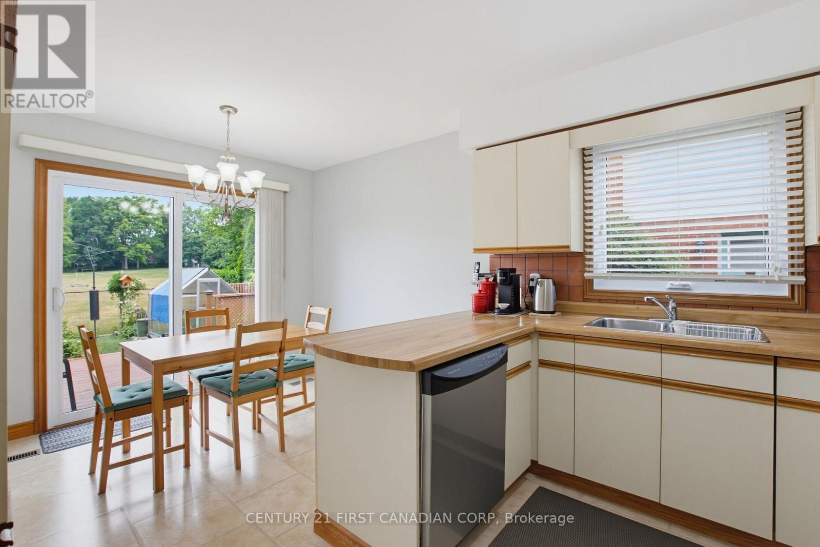 127 CHALFONT CRESCENT - 18