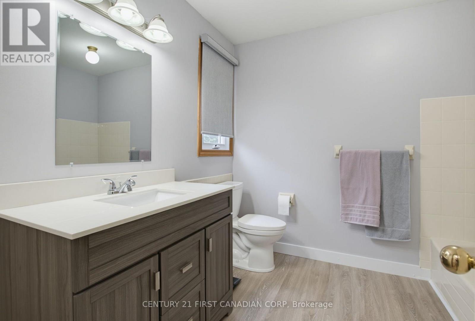 127 CHALFONT CRESCENT - 22