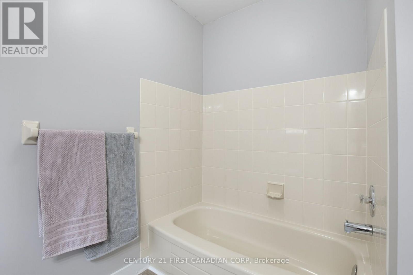127 CHALFONT CRESCENT - 23