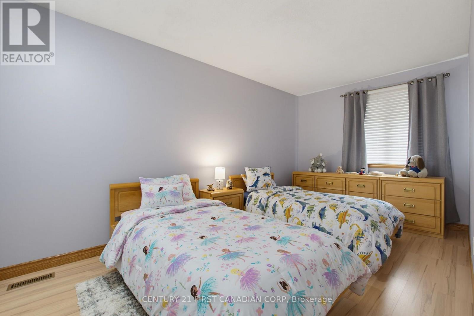 127 CHALFONT CRESCENT - 26