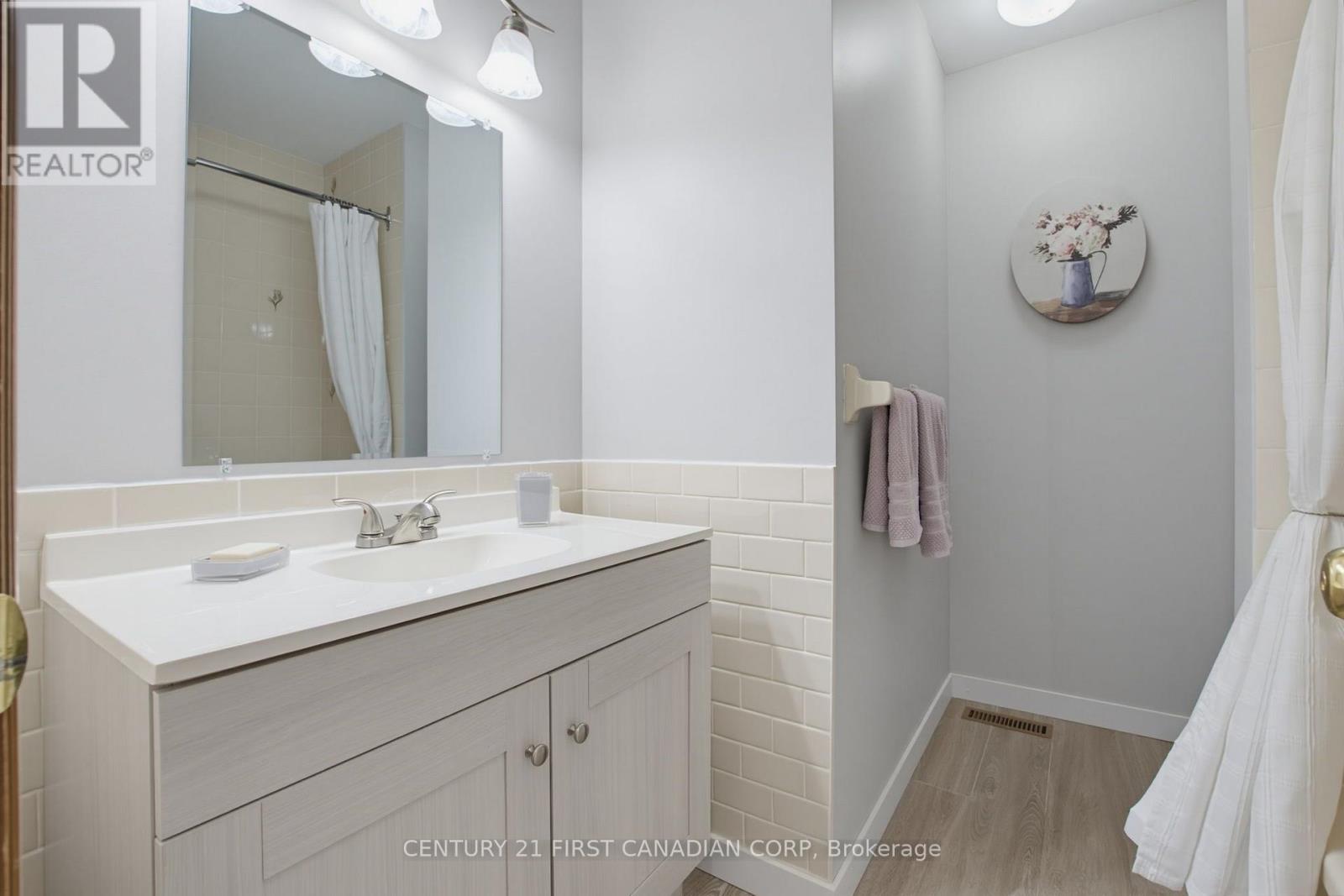127 CHALFONT CRESCENT - 28