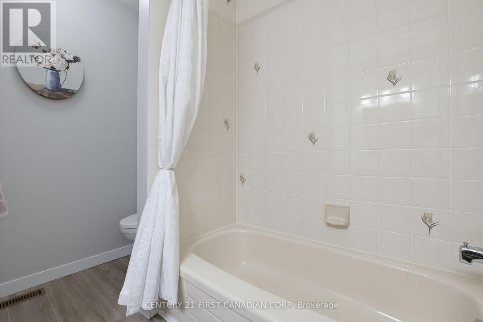 127 CHALFONT CRESCENT - 29
