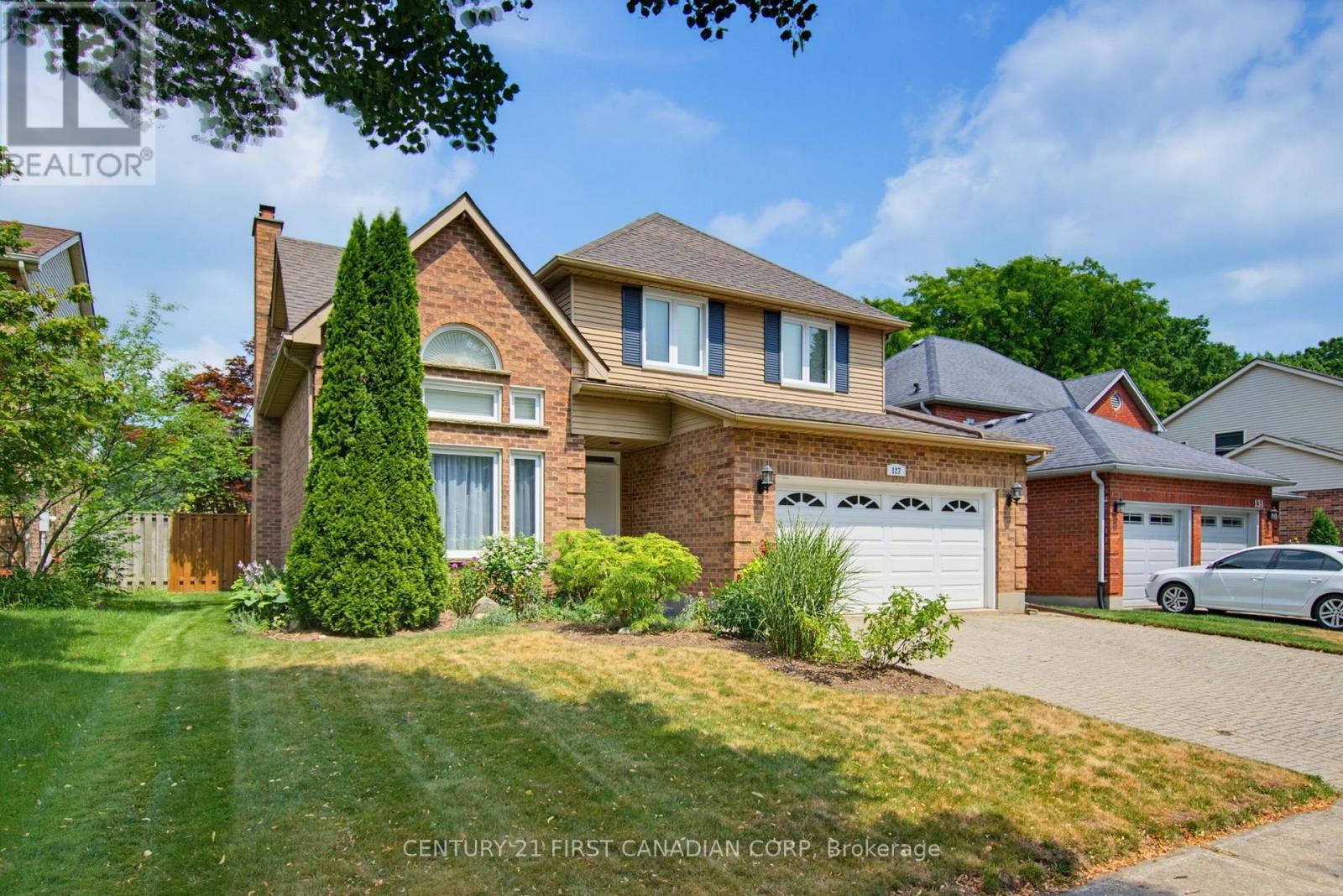 127 CHALFONT CRESCENT - 3