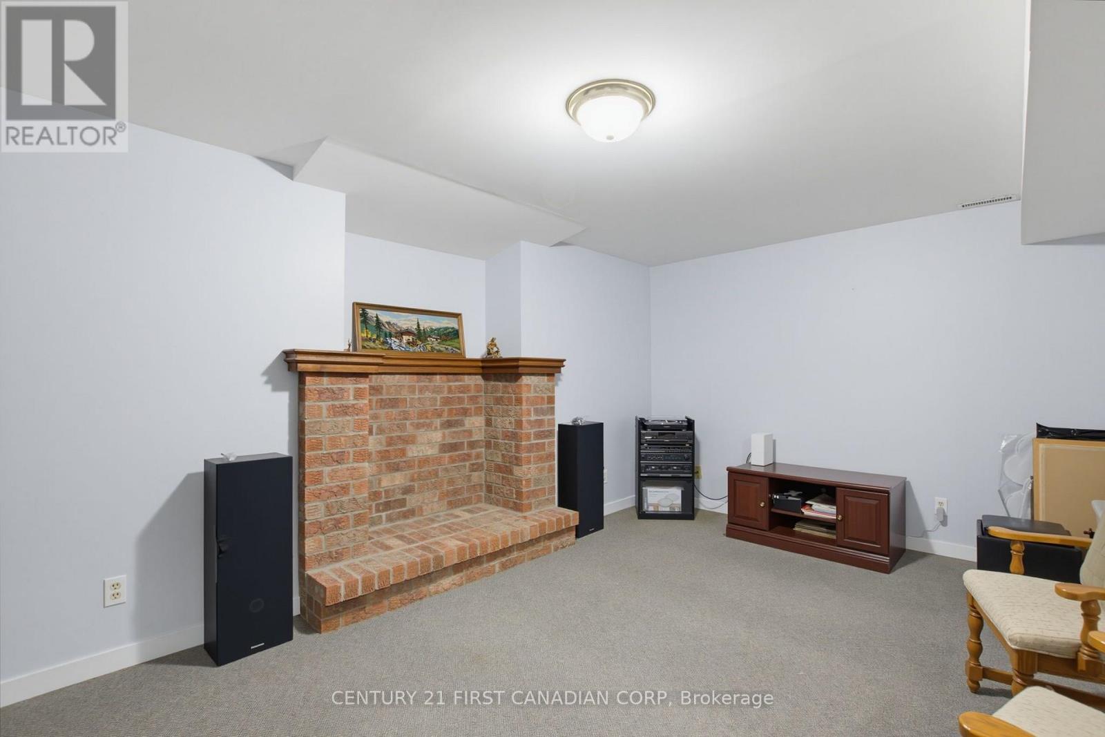127 CHALFONT CRESCENT - 33