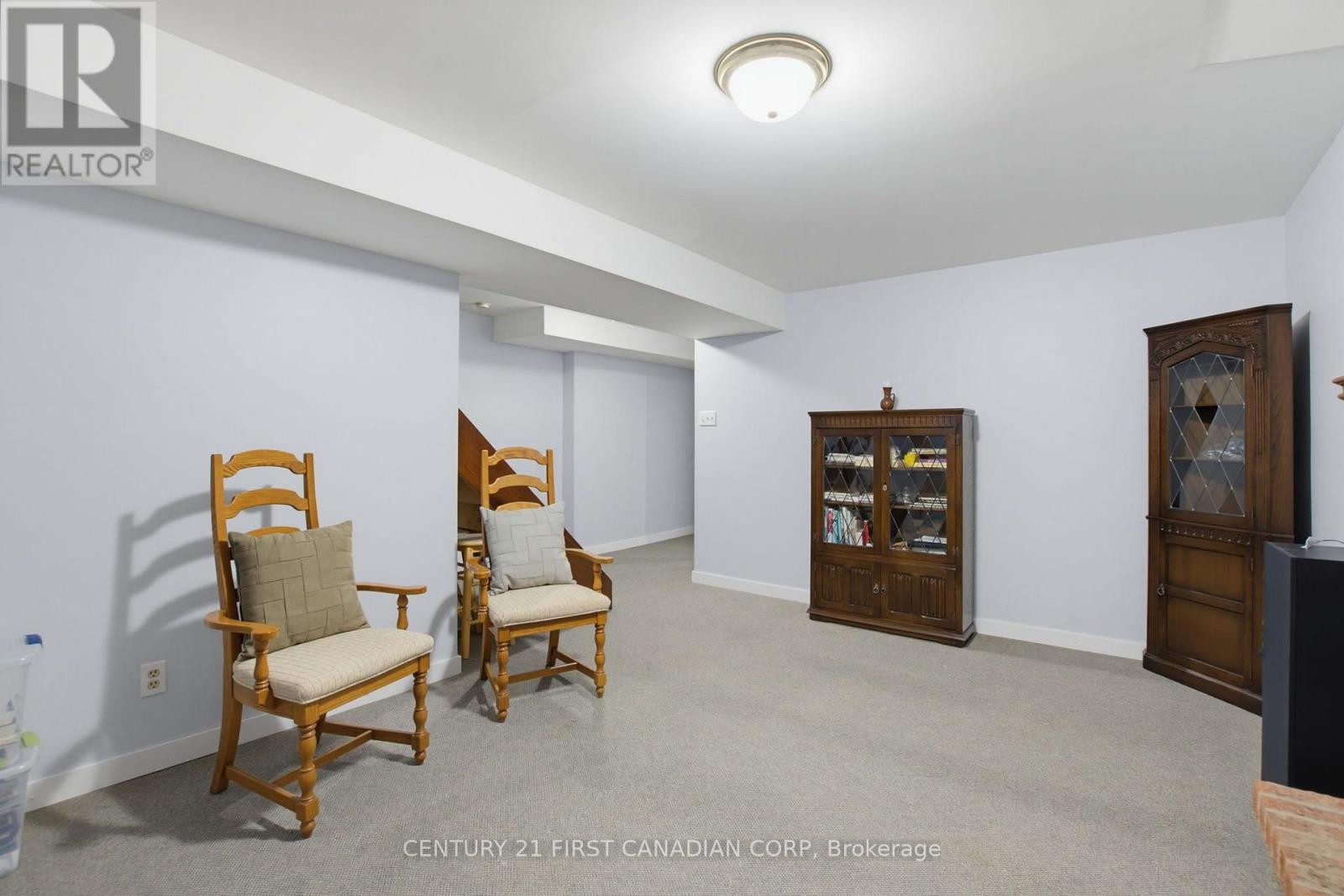 127 CHALFONT CRESCENT - 34