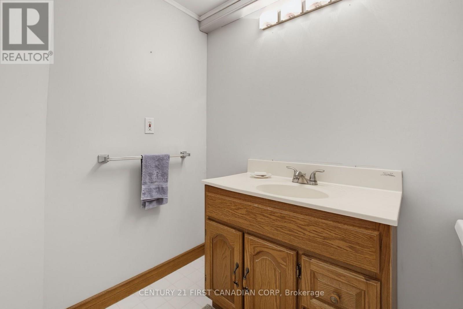 127 CHALFONT CRESCENT - 38