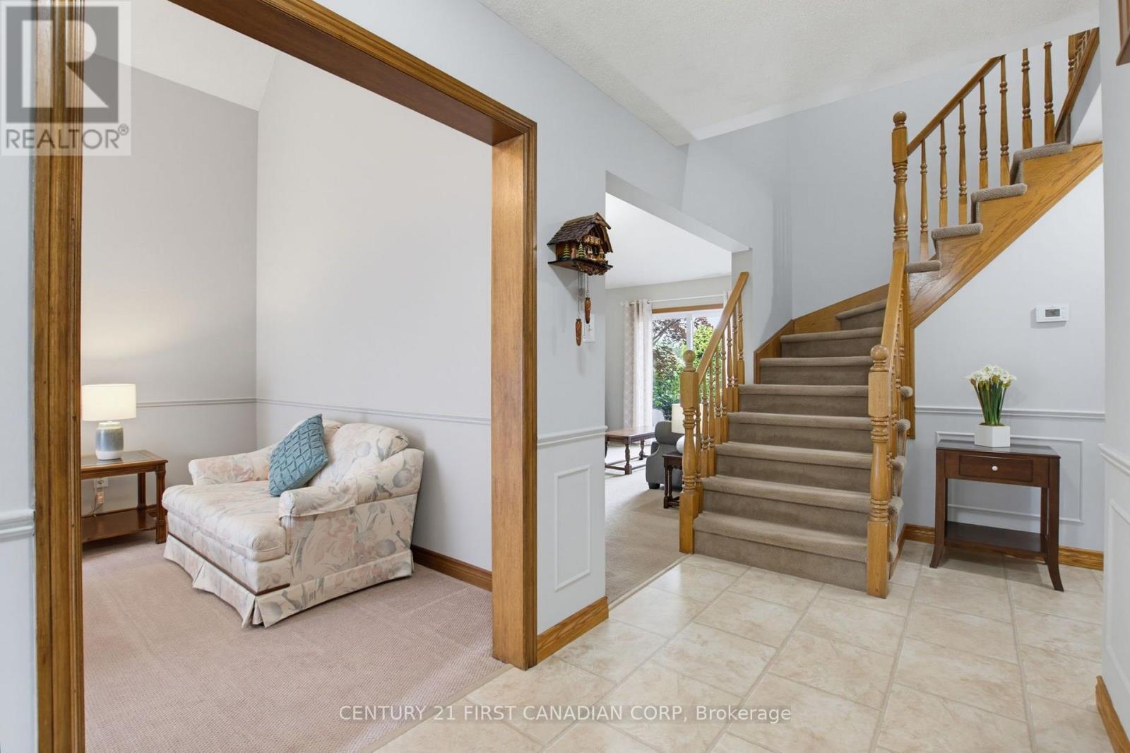 127 CHALFONT CRESCENT - 4