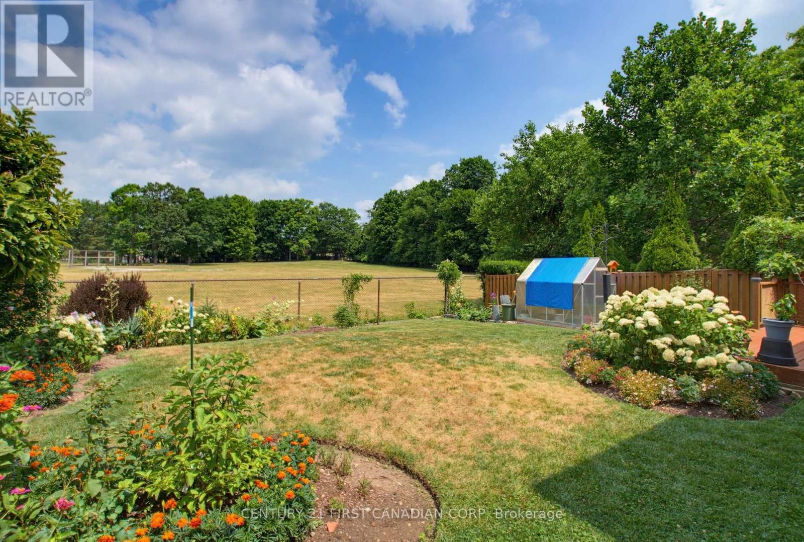 127 CHALFONT CRESCENT - 44