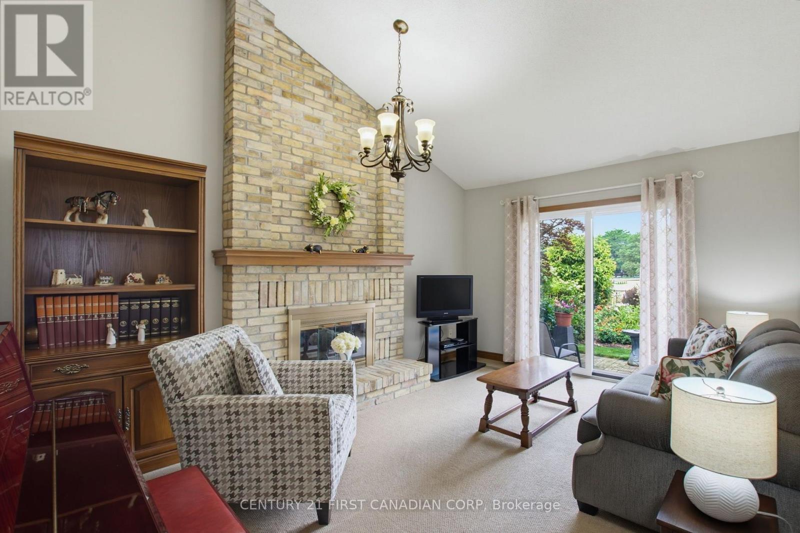 127 CHALFONT CRESCENT - 8