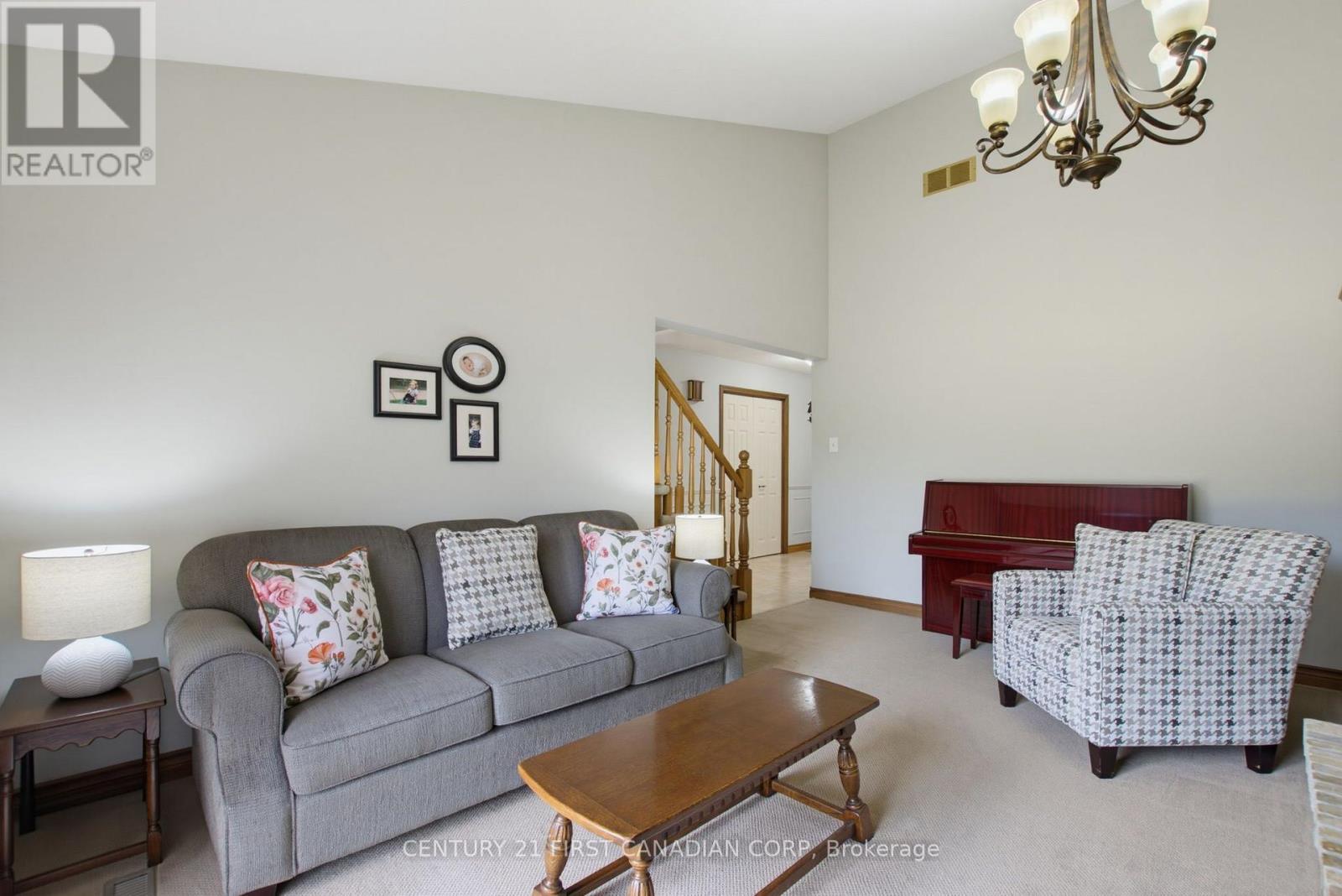 127 CHALFONT CRESCENT - 9