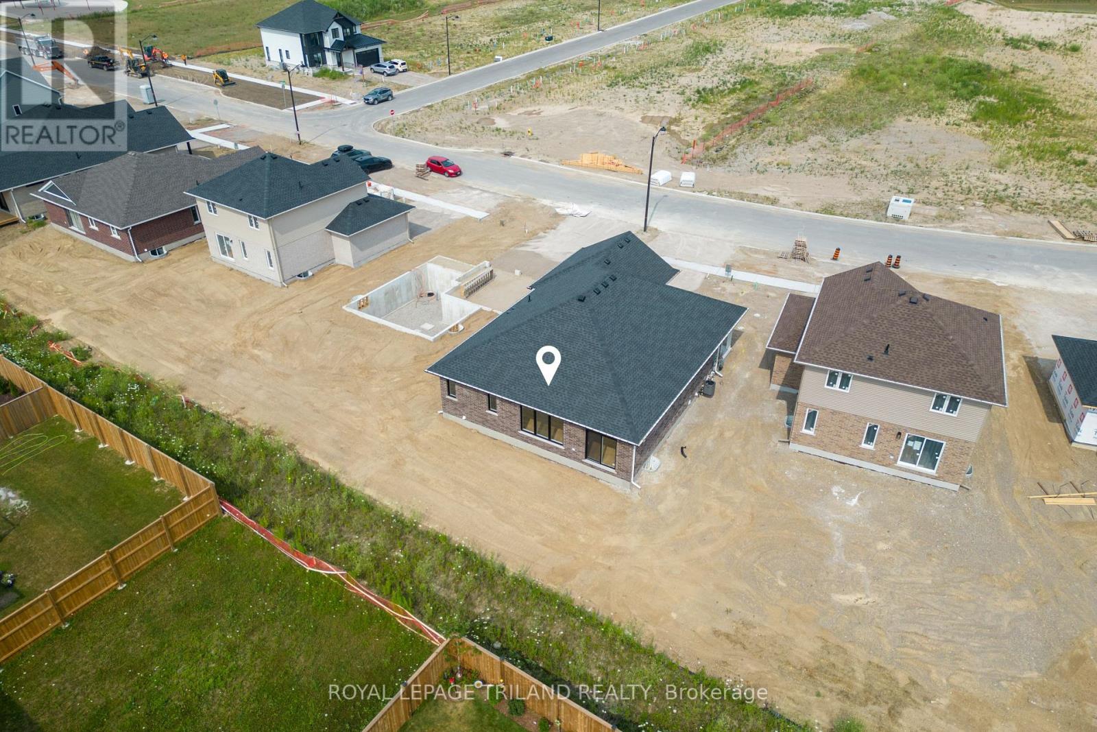 155 SHAW VALLEY DRIVE - 42