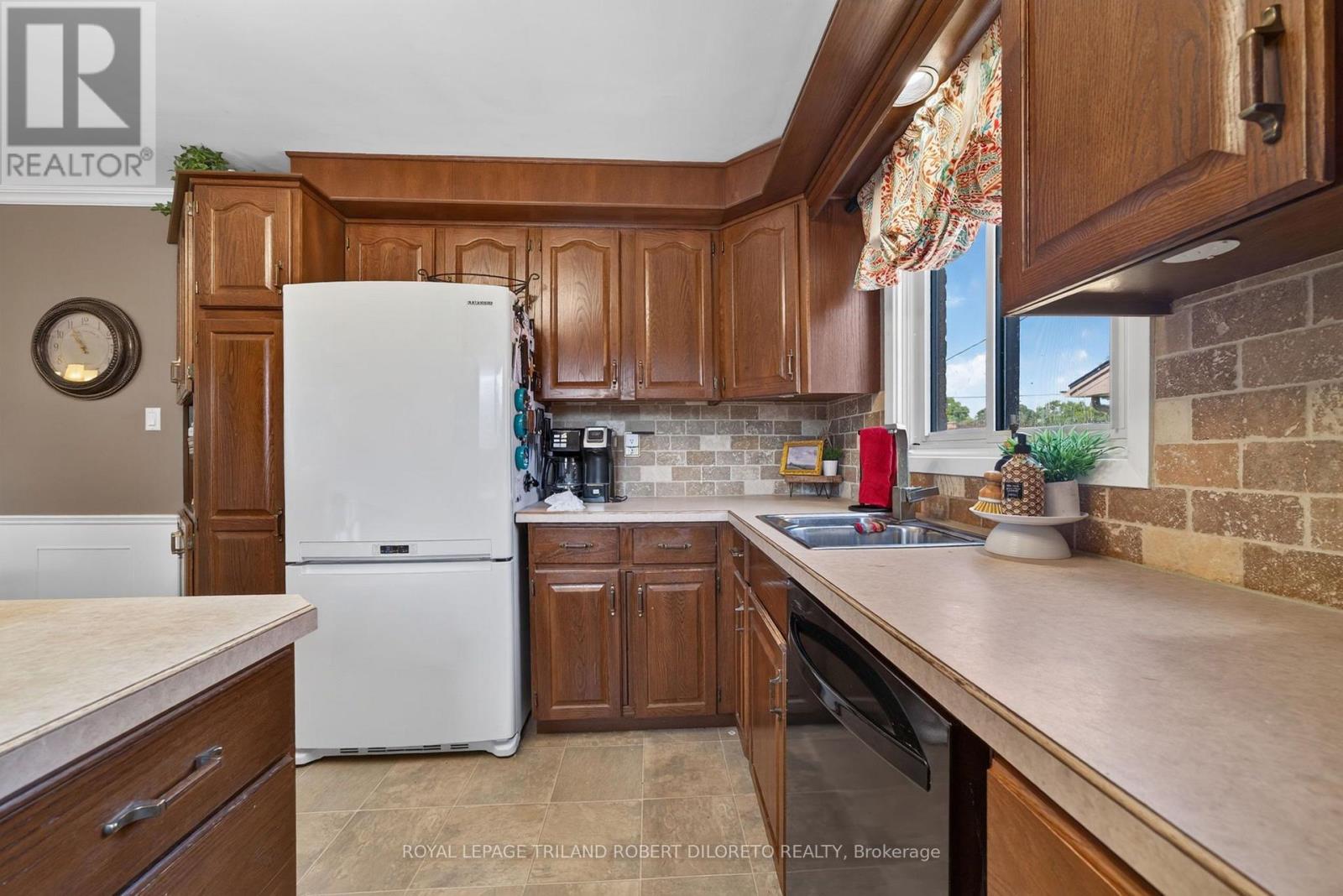 238 STARLIGHT AVENUE - 10
