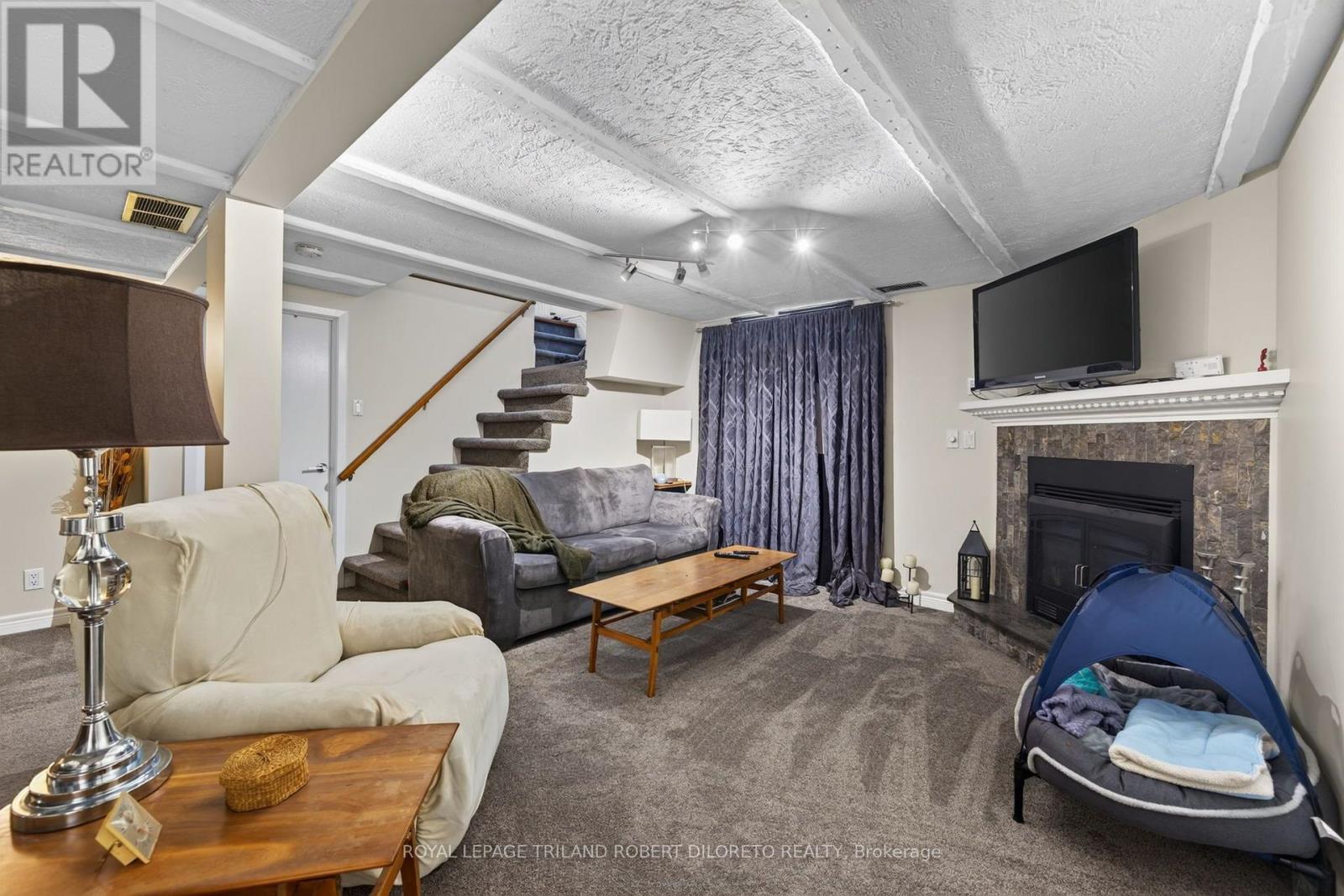 238 STARLIGHT AVENUE - 20