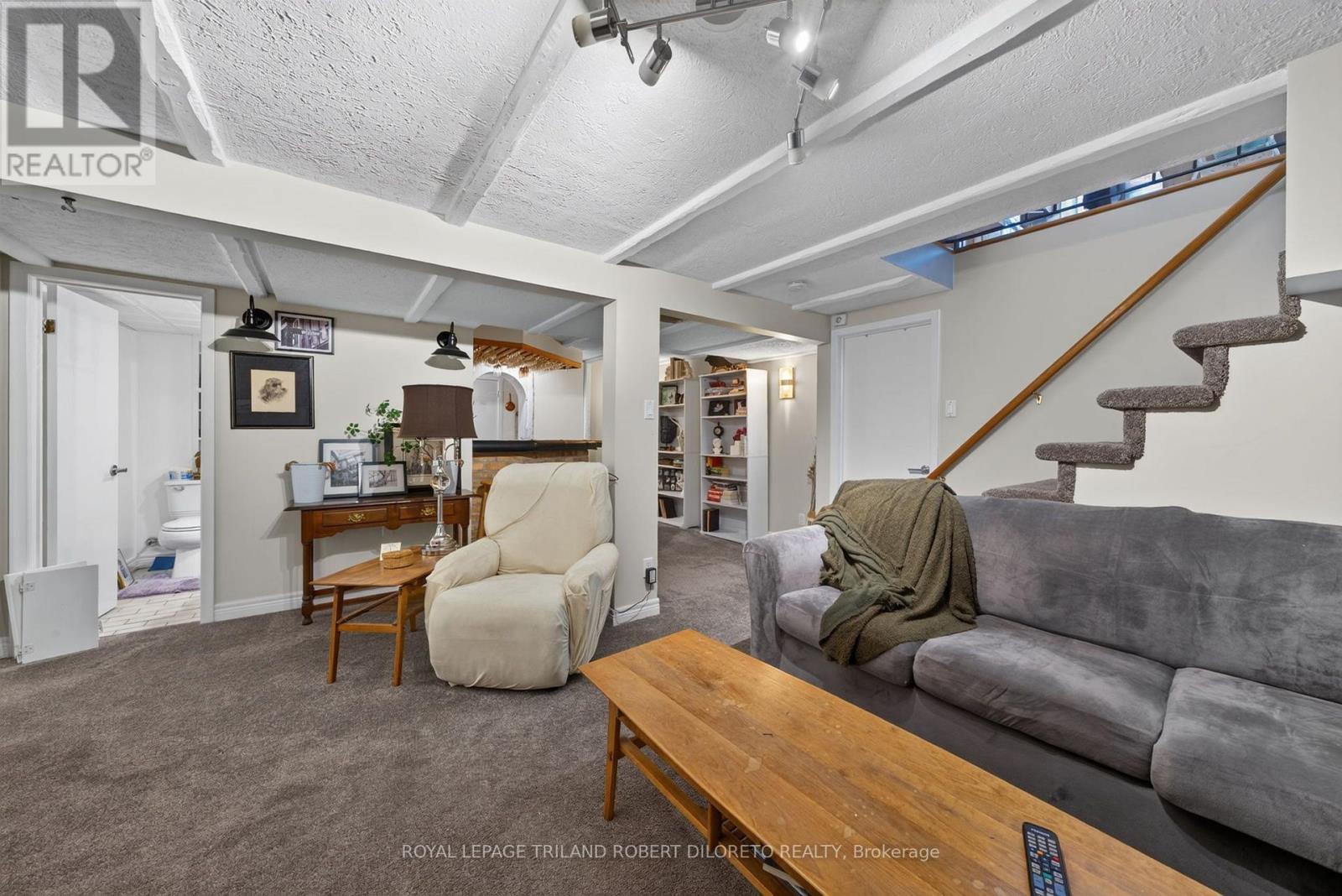238 STARLIGHT AVENUE - 21