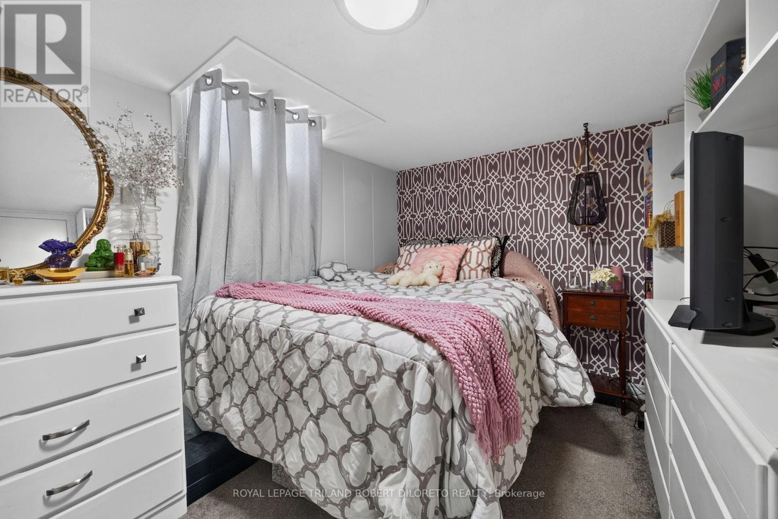 238 STARLIGHT AVENUE - 23