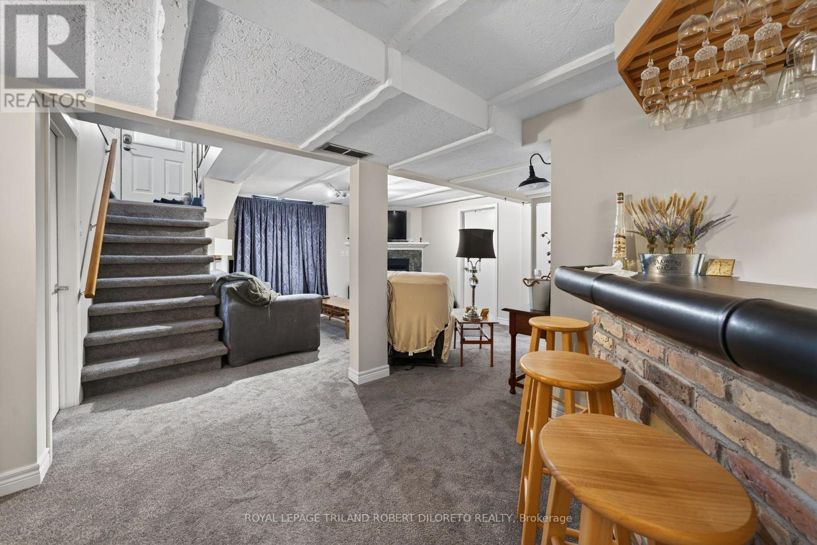 238 STARLIGHT AVENUE - 24