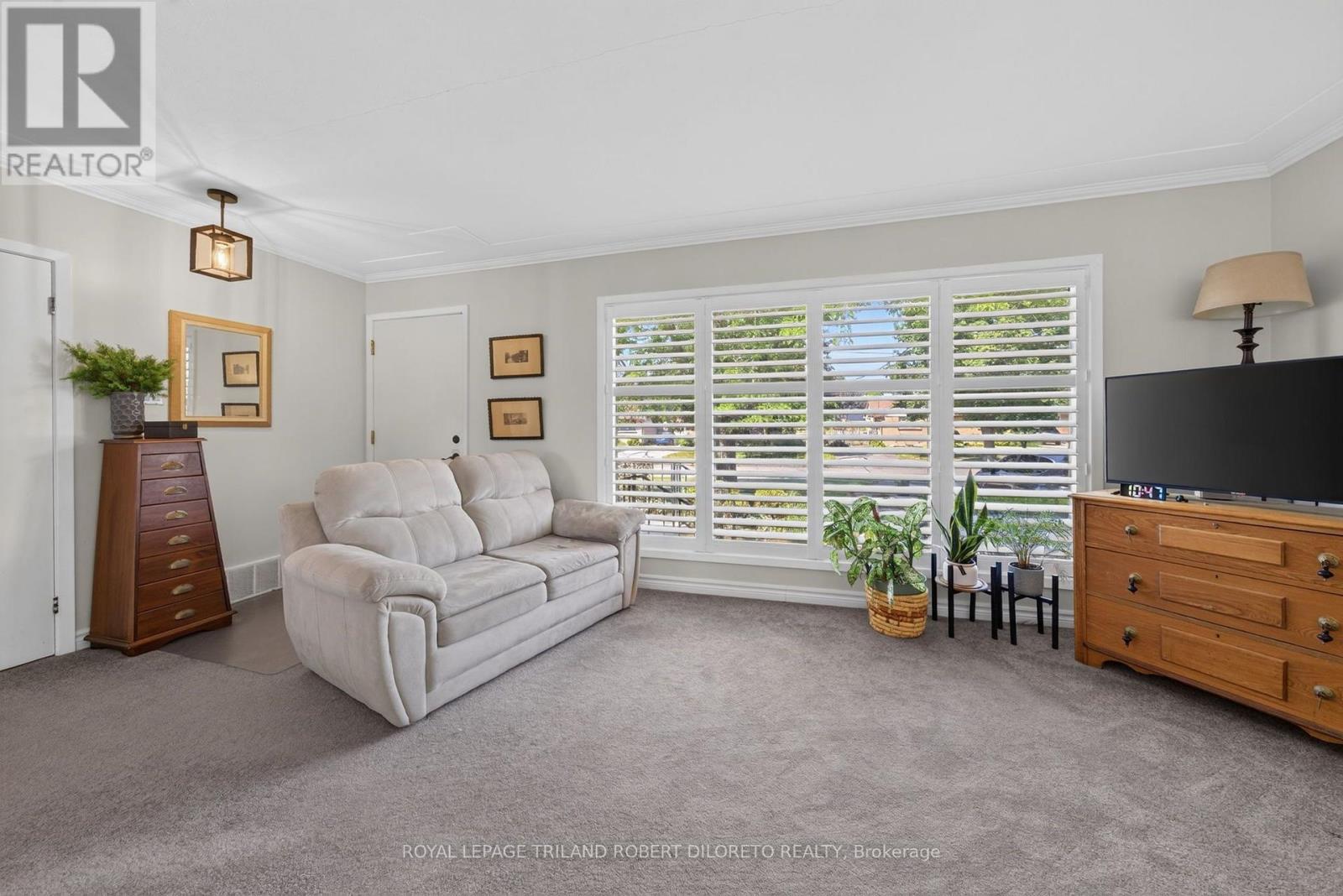 238 STARLIGHT AVENUE - 8