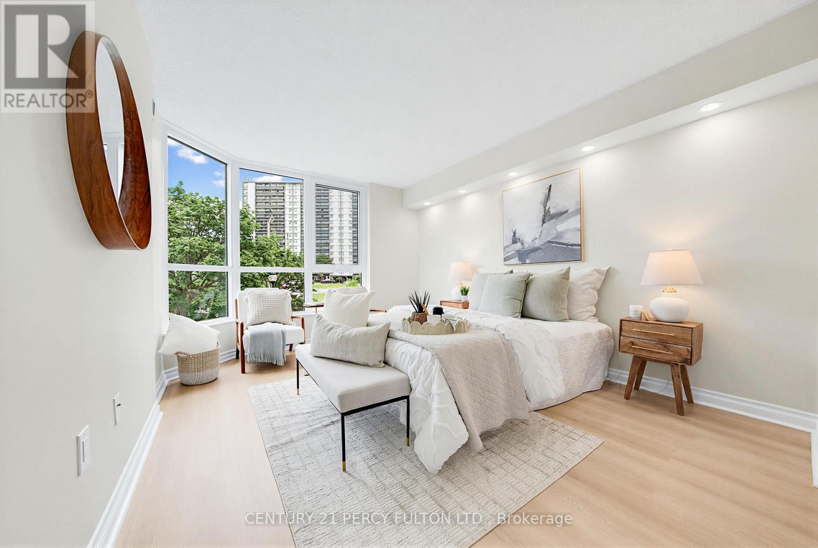 #206B 3231 EGLINTON AVENUE E - 17