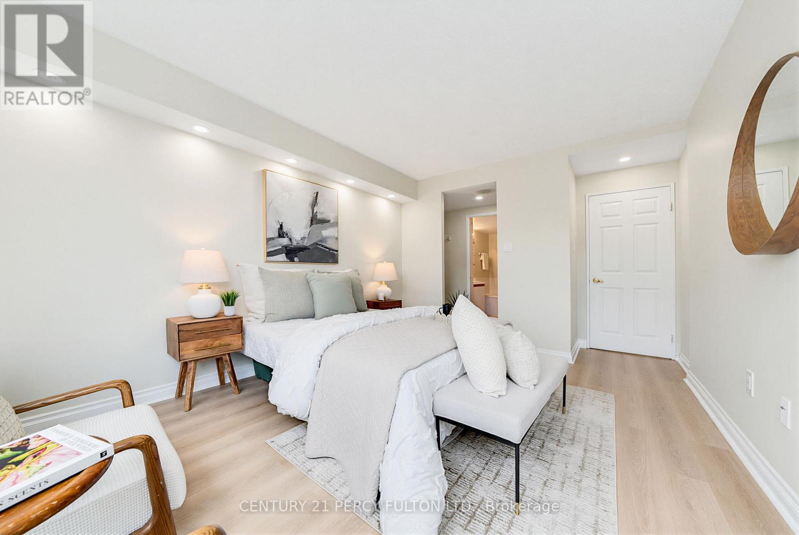 #206B 3231 EGLINTON AVENUE E - 18