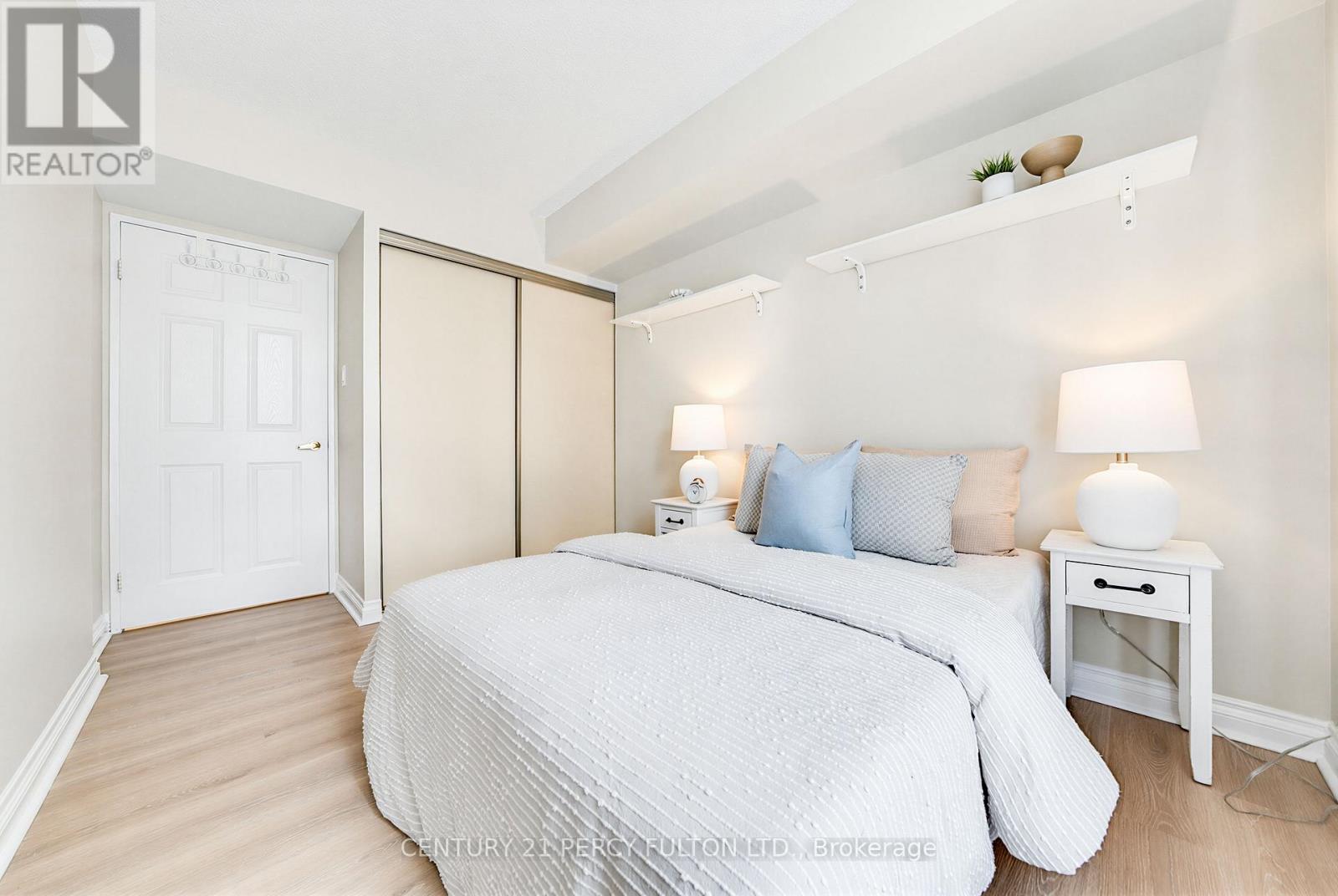 #206B 3231 EGLINTON AVENUE E - 21