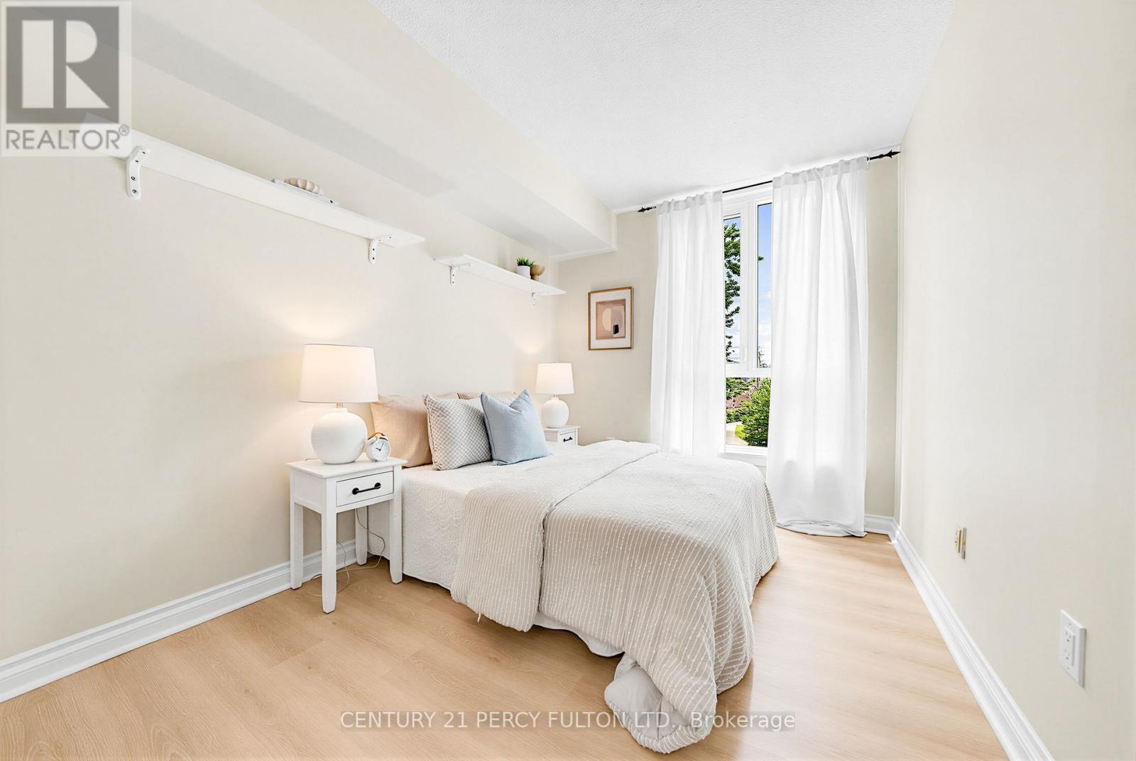 #206B 3231 EGLINTON AVENUE E - 22