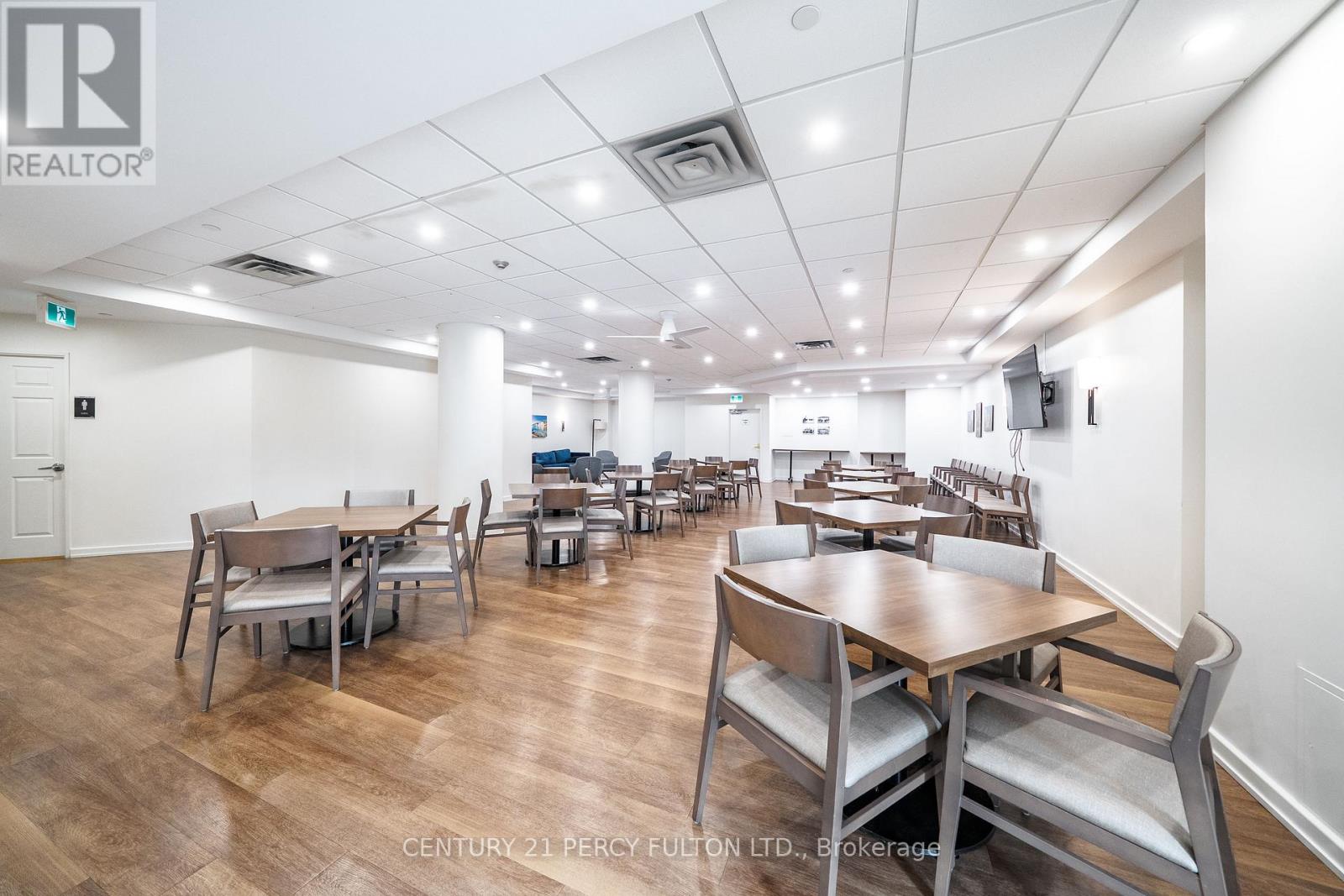#206B 3231 EGLINTON AVENUE E - 24