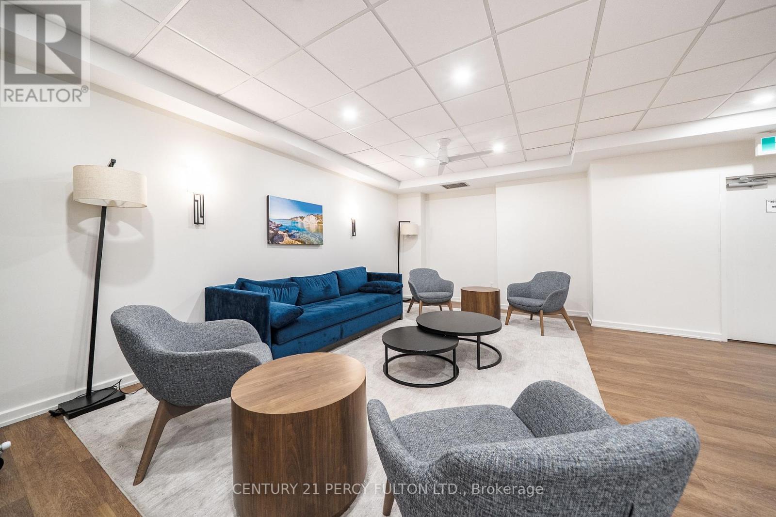 #206B 3231 EGLINTON AVENUE E - 25