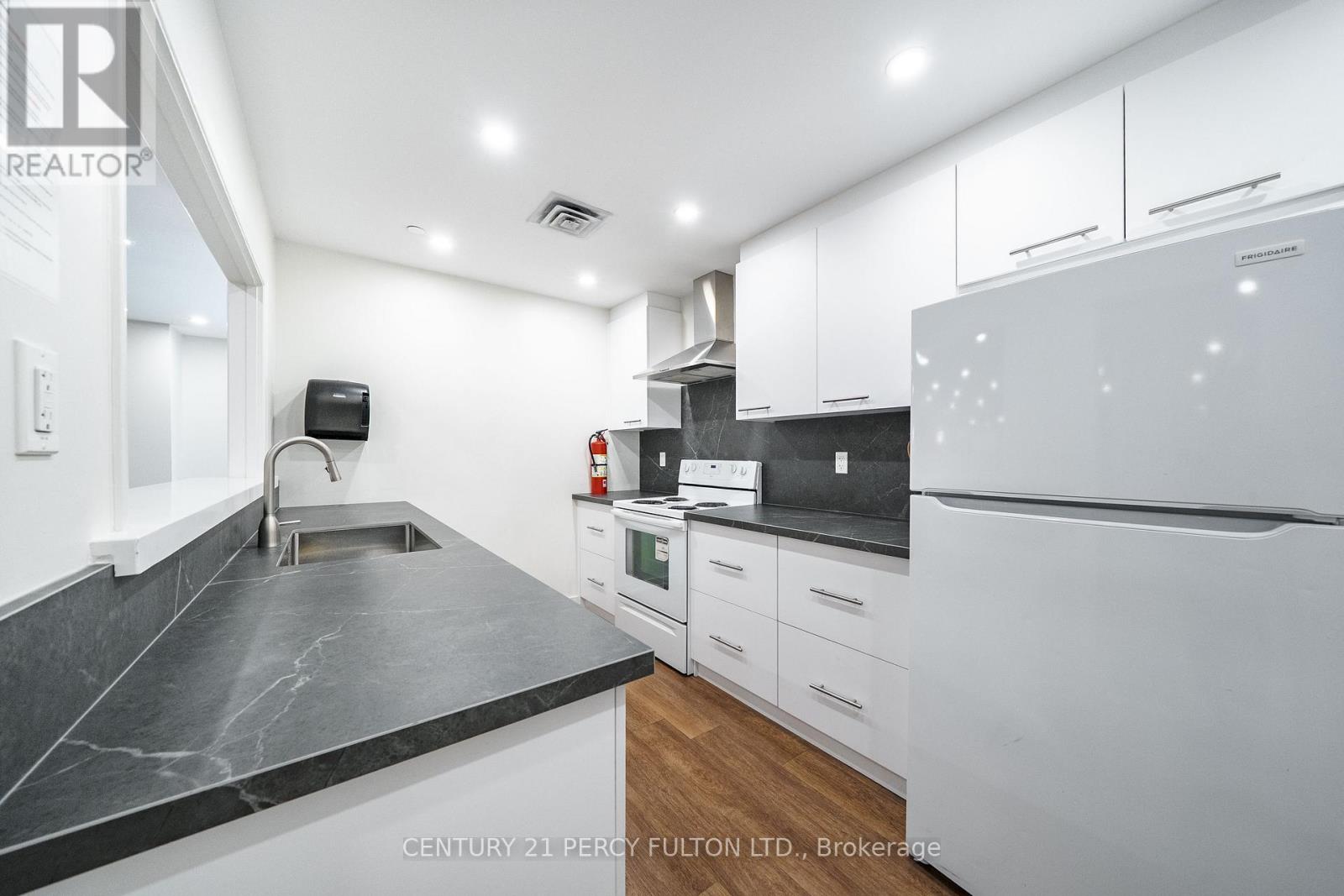 #206B 3231 EGLINTON AVENUE E - 26
