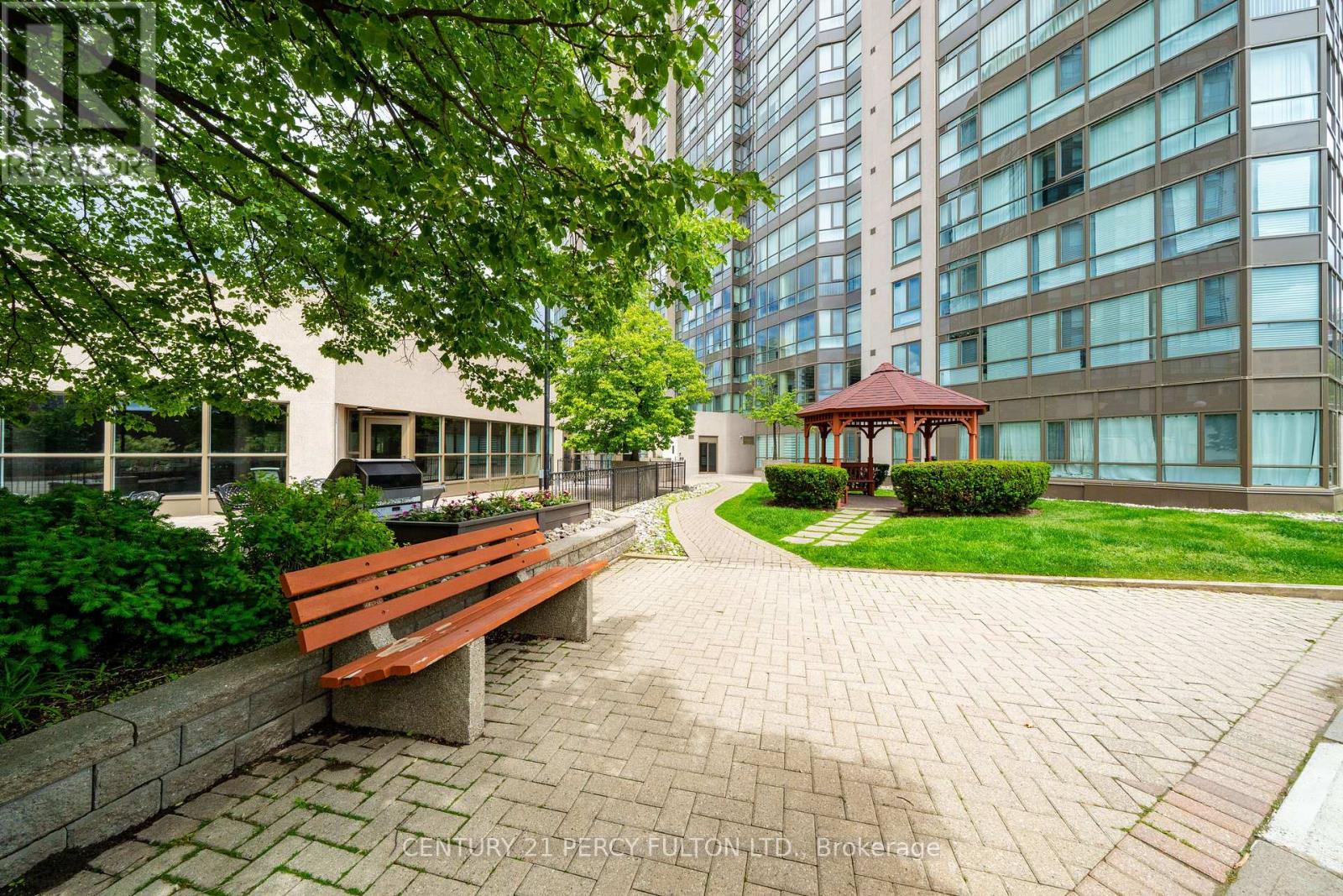 #206B 3231 EGLINTON AVENUE E - 27