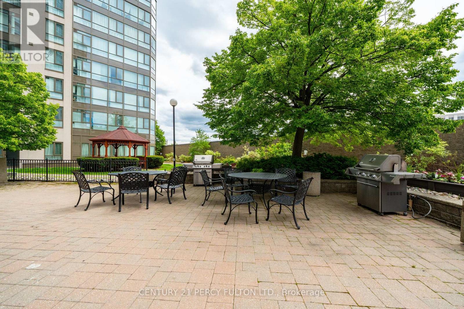 #206B 3231 EGLINTON AVENUE E - 32